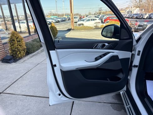 Used 2026 BMW X5 xDrive40i image 15