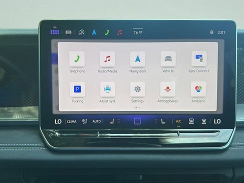 Used 2025 Volkswagen Tiguan SE R-Line image 17