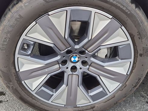 Used 2026 BMW iX xDrive45 w/ Premium Package AWD/4WD image 13