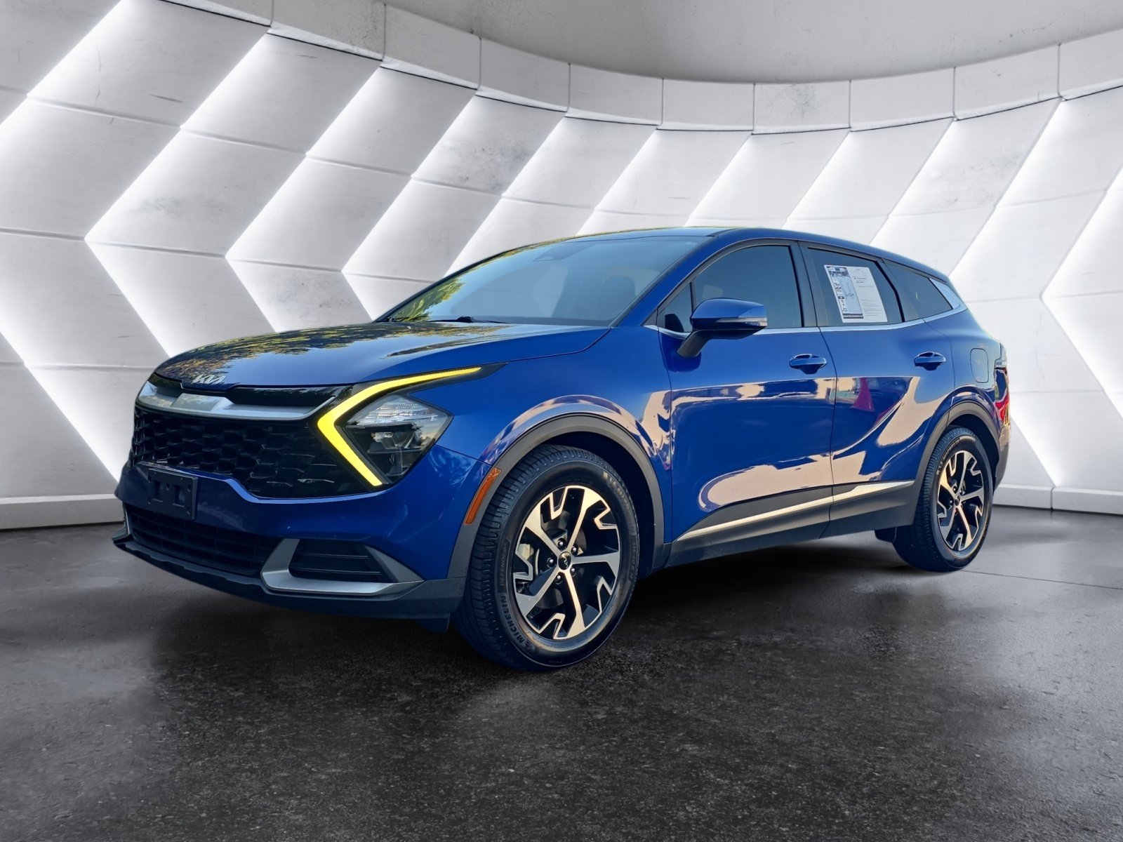 Used 2023 Kia Sportage EX FWD image 1