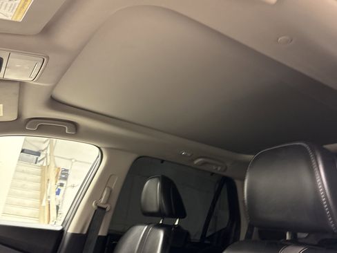 Used 2023 Honda Pilot Touring image 10