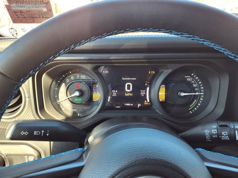 Used 2024 Jeep Wrangler Unlimited Rubicon 4xe image 9