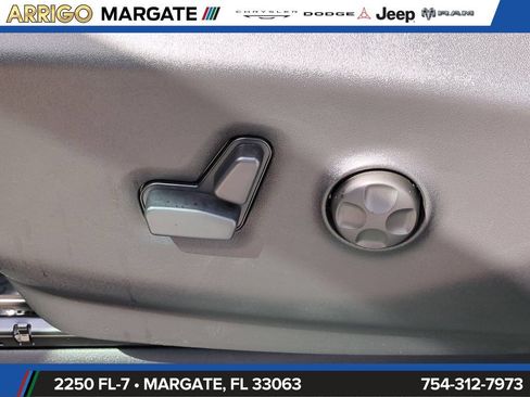 New 2026 Chrysler Pacifica Select FWD image 21
