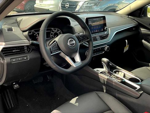 New 2025 Nissan Altima 2.5 SR image 10