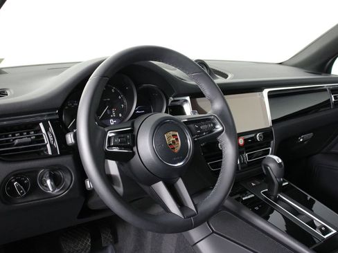 Certified 2026 Porsche Macan image 4