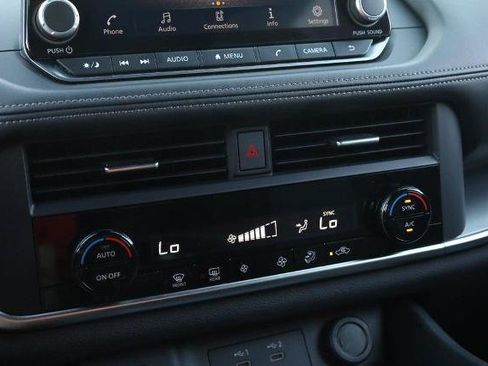 Certified 2025 Nissan Rogue SV AWD/4WD image 13