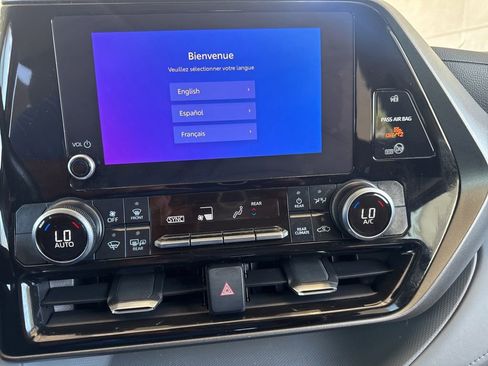 Used 2023 Toyota Highlander LE FWD image 14