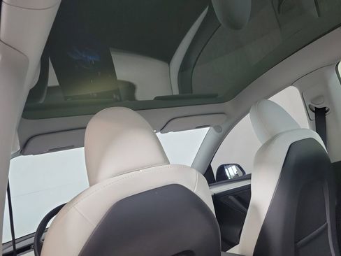 Used 2024 Tesla Model Y Long Range RWD image 23