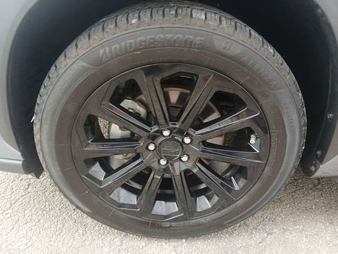 Used 2023 Toyota Highlander LE FWD image 59