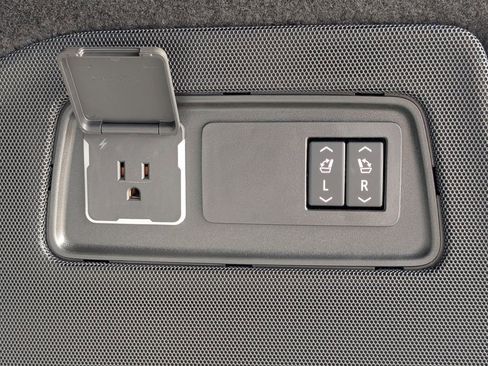 Certified 2026 Cadillac Escalade ESV Platinum Sport AWD/4WD image 20