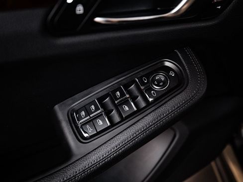 Used 2023 Porsche Macan S AWD/4WD image 22