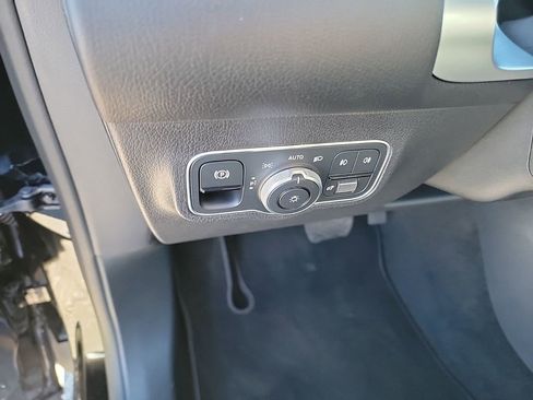 New 2025 Mercedes-Benz GLB 250 4MATIC image 11