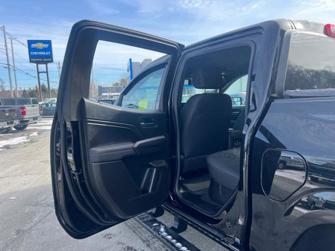 Certified 2024 Chevrolet Colorado Z71 w/ LPO, Dark Essentials Package image 31