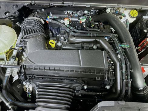 Used 2025 Ford Maverick Lariat image 9