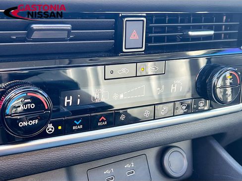 Used 2024 Nissan Rogue SL w/ SL Premium Package image 21