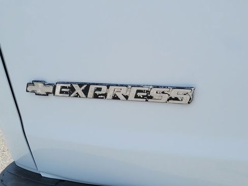 Used 2016 Chevrolet Express 3500 LT w/ LT Preferred Equipment Group RWD image 11