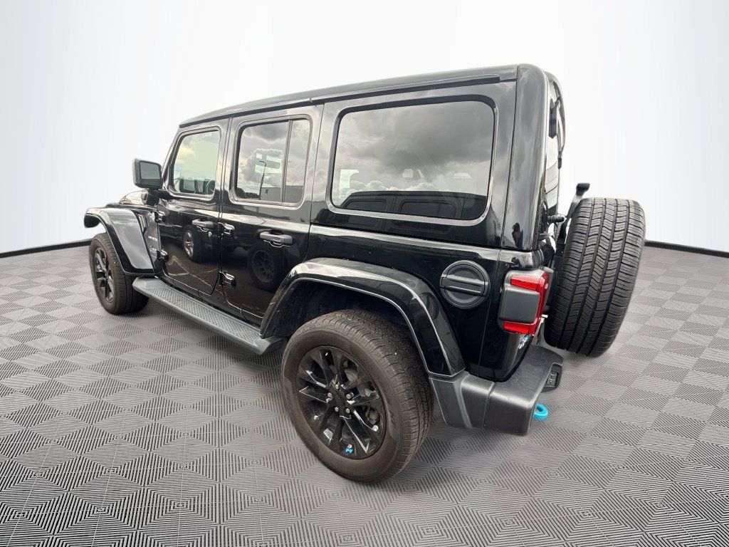 Used 2023 Jeep Wrangler Unlimited Sahara w/ Cold Weather Group AWD/4WD image 8
