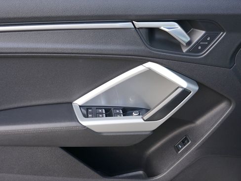 Used 2020 Audi Q3 2.0T Premium image 9