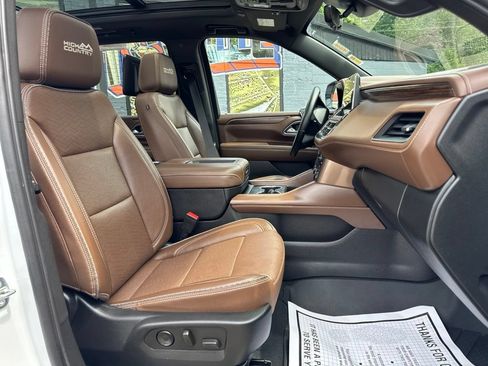 Used 2023 Chevrolet Suburban High Country AWD/4WD image 12