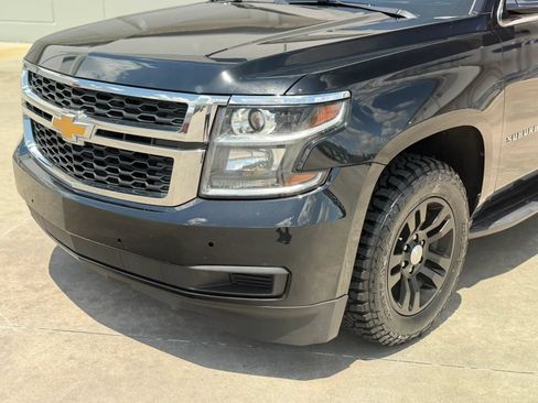 Used 2020 Chevrolet Suburban LT RWD image 2
