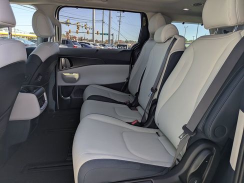 Used 2025 Kia Carnival SX w/ SX Dark Edition Package image 14