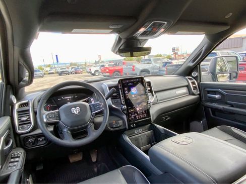 Used 2025 RAM 3500 Laramie AWD/4WD image 34
