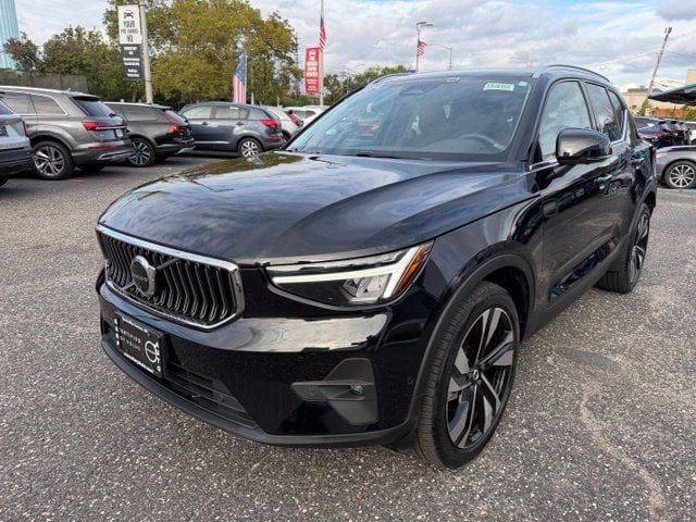 Certified 2024 Volvo XC40 B5 Plus w/ Protection Package Premier AWD/4WD image 1