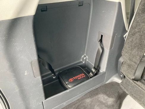 Certified 2024 Toyota Sienna XLE image 9