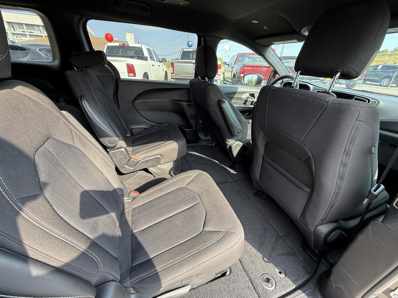 Used 2023 Chrysler Pacifica Touring FWD image 33
