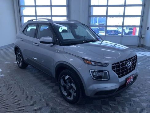 Used 2025 Hyundai Venue SEL image 37