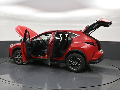Used 2025 Lexus NX 250 FWD w/ Accessory Package (K3) image 31