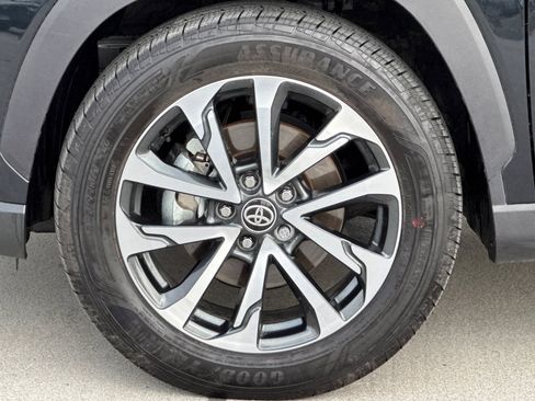 Certified 2025 Toyota Corolla Cross XLE image 10