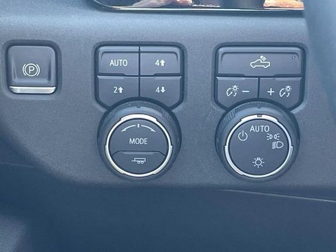 Used 2023 Chevrolet Silverado 1500 LT image 30