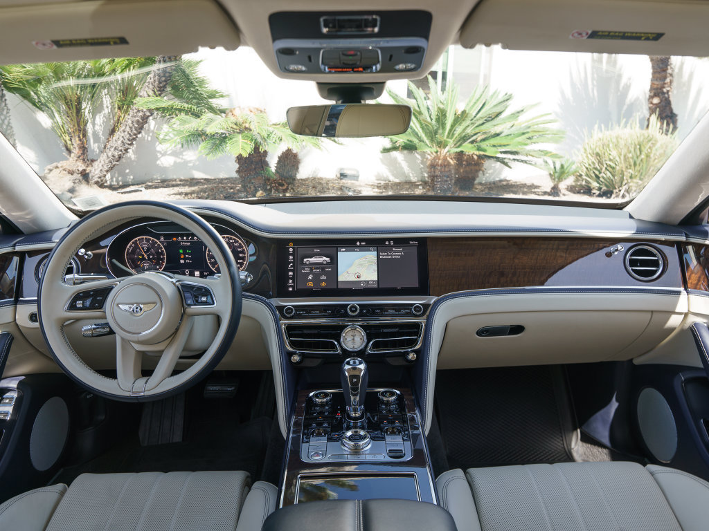 Used 2023 Bentley Flying Spur Plug-In Hybrid AWD/4WD image 4