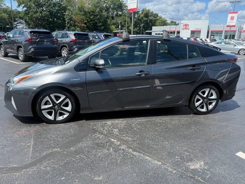 Used 2016 Toyota Prius Three Touring FWD image 3