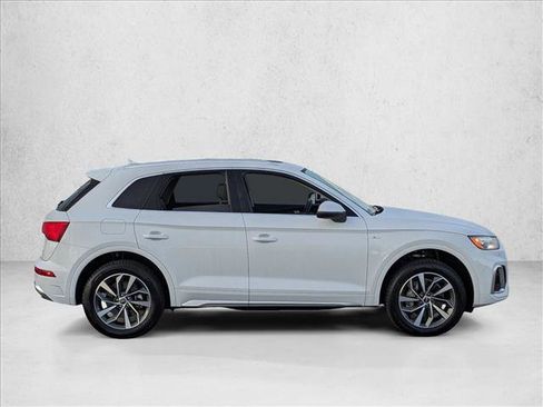 Certified 2025 Audi Q5 2.0T Premium Plus image 4