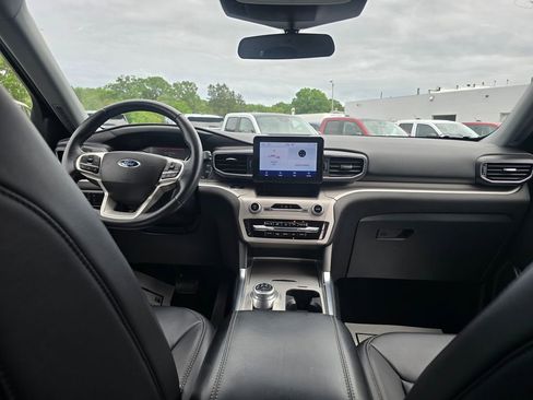 Certified 2023 Ford Explorer XLT w/ Equipment Group 202A AWD/4WD image 18