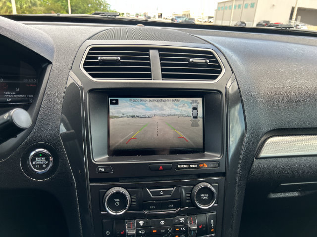Used 2018 Ford Explorer XLT w/ Equipment Group 202A FWD image 19