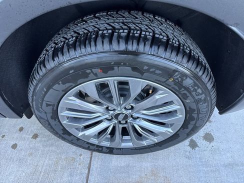 Used 2024 Cadillac XT4 Premium Luxury image 17