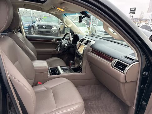 Used 2019 Lexus GX 460 Premium AWD/4WD image 25