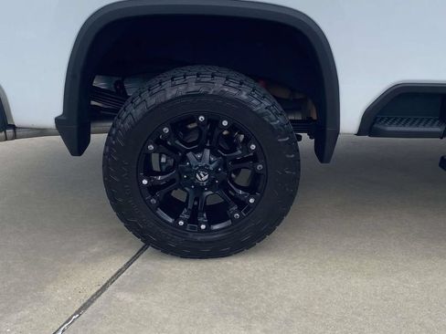 Used 2020 Chevrolet Silverado 2500 High Country w/ Technology Package AWD/4WD image 11