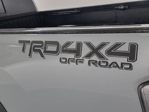 Used 2020 Toyota Tacoma TRD Off-Road w/ TRD Premium Off Road Package AWD/4WD image 10