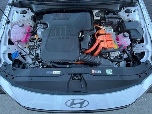 Used 2026 Hyundai Elantra Hybrid image 19