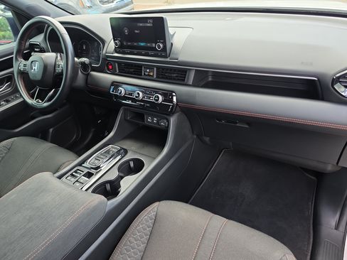 Used 2025 Honda Pilot Sport image 11