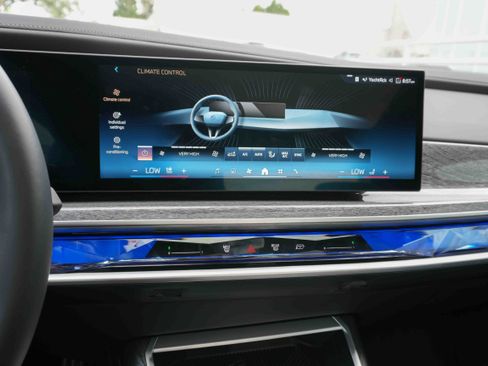 Certified 2024 BMW 740i image 23