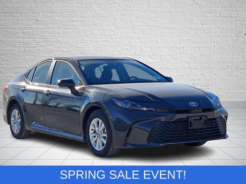 Used 2025 Toyota Camry LE image 6