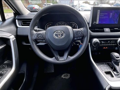 Used 2025 Toyota RAV4 LE AWD/4WD image 17