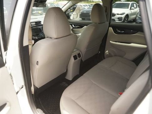 Used 2019 Nissan Rogue Sport SV w/ Technology Package FWD image 11