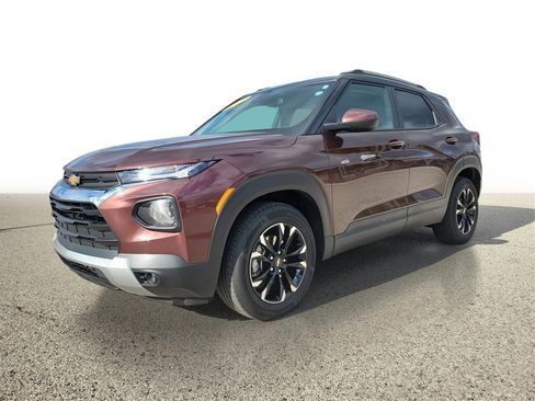 Used 2023 Chevrolet TrailBlazer LT image 2