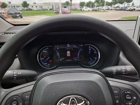 Used 2025 Toyota RAV4 LE AWD/4WD image 11